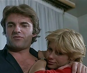 Seksi azeri porno gizli limuzin ve uzun bir limuzin sürüyor