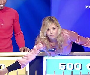 Latina dudaklarını açar ve kıçına azeri porno sex dokunur