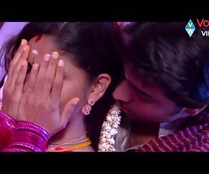 Kıllı azeri mobil porno Rus ergen ayna ile oynuyor