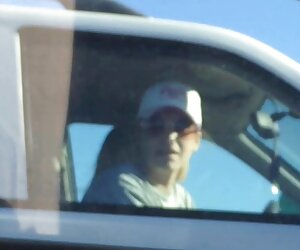 Büyük memeli parmaklarıyla tüylü kedi alır azeri anal porno indir ve el salladı, yakın çekim